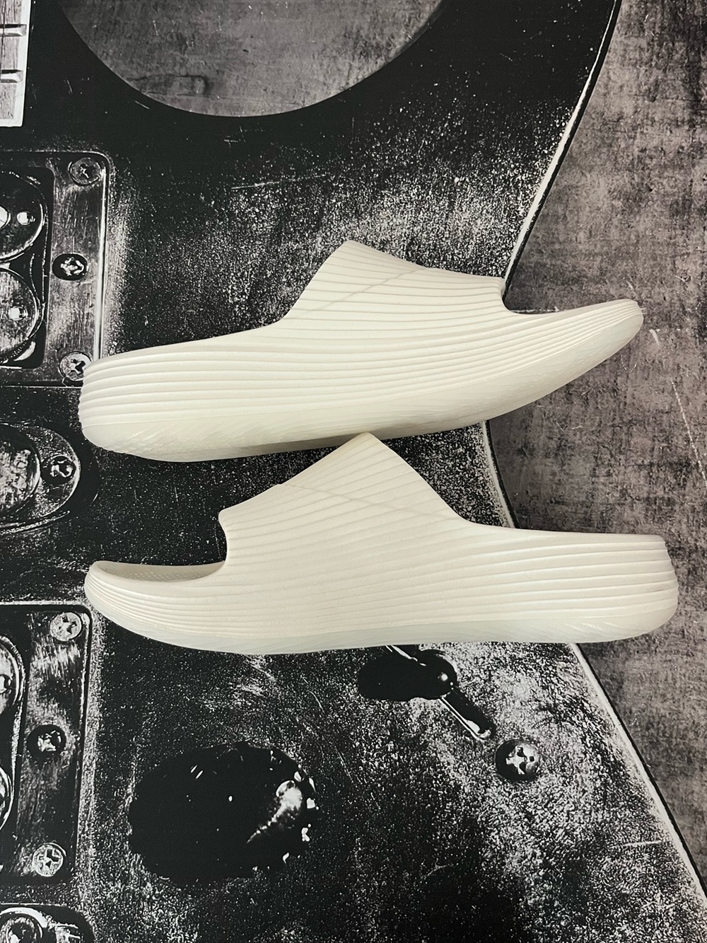 NEW Reebok Slides - Picture 10 of 13